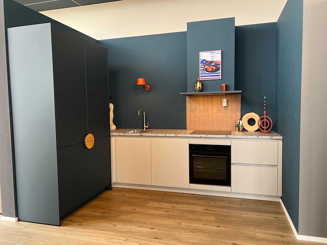 Schüller - showroomkeuken met aeg/juno apparatuur - afbeelding 1 van  20