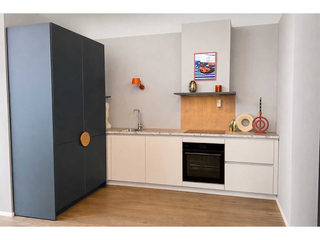 Schüller - showroomkeuken met aeg/juno apparatuur - afbeelding 1 van  18