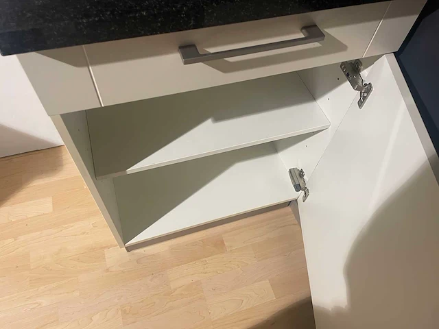 Schüller - showroomkeuken met apparatuur - afbeelding 4 van  28