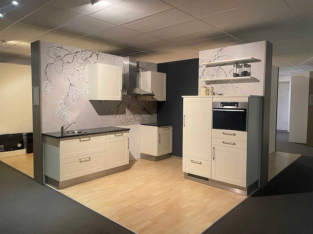 Schüller - showroomkeuken met apparatuur - afbeelding 1 van  28