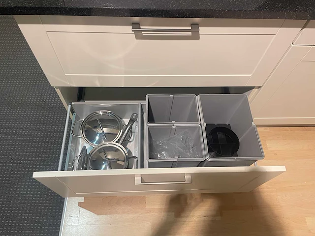 Schüller - showroomkeuken met apparatuur - afbeelding 26 van  28