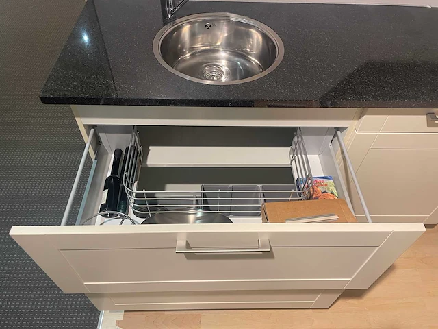 Schüller - showroomkeuken met apparatuur - afbeelding 27 van  28