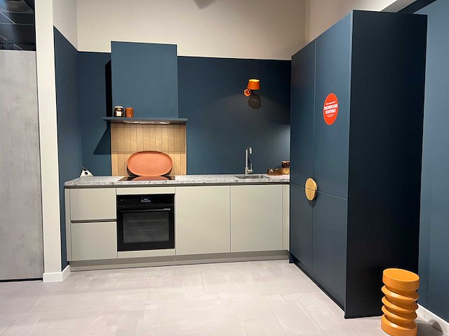 Schüller - showroomkeuken met apparatuur - afbeelding 10 van  13