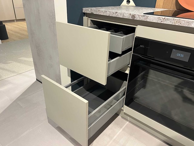 Schüller - showroomkeuken met apparatuur - afbeelding 19 van  20