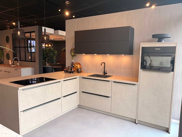 Schüller - showroomkeuken met apparatuur - afbeelding 1 van  11