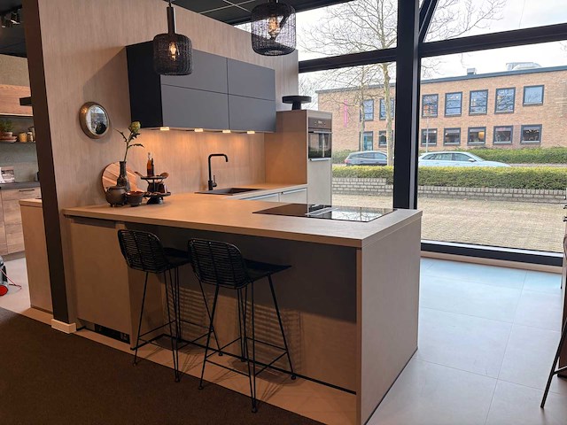 Schüller - showroomkeuken met apparatuur - afbeelding 8 van  11