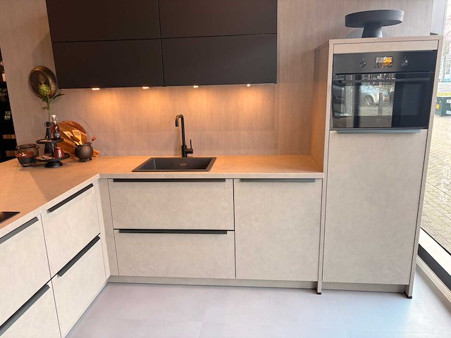 Schüller - showroomkeuken met apparatuur - afbeelding 9 van  11