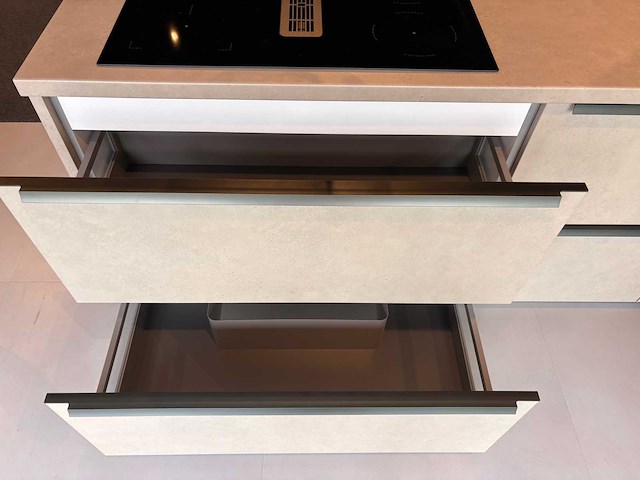 Schüller - showroomkeuken met apparatuur - afbeelding 12 van  17