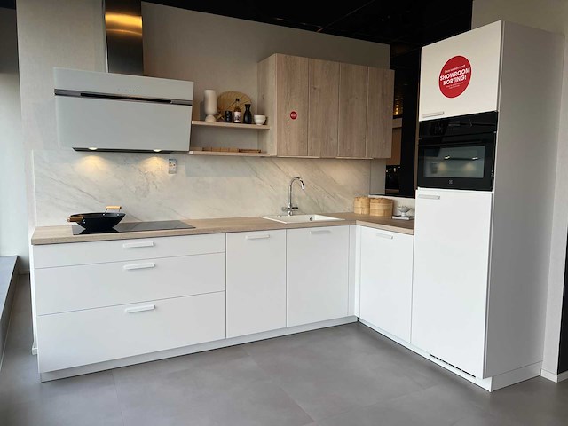 Schüller - showroomkeuken met apparatuur - afbeelding 1 van  15