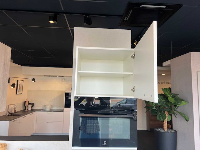 Schüller - showroomkeuken met apparatuur - afbeelding 9 van  15