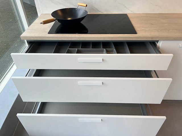 Schüller - showroomkeuken met apparatuur - afbeelding 8 van  15