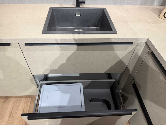 Schüller - showroomkeuken met apparatuur - afbeelding 11 van  23