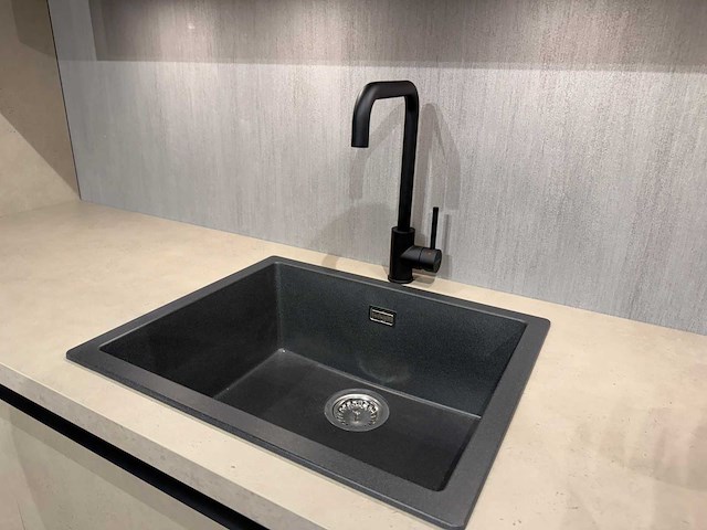 Schüller - showroomkeuken met apparatuur - afbeelding 20 van  23