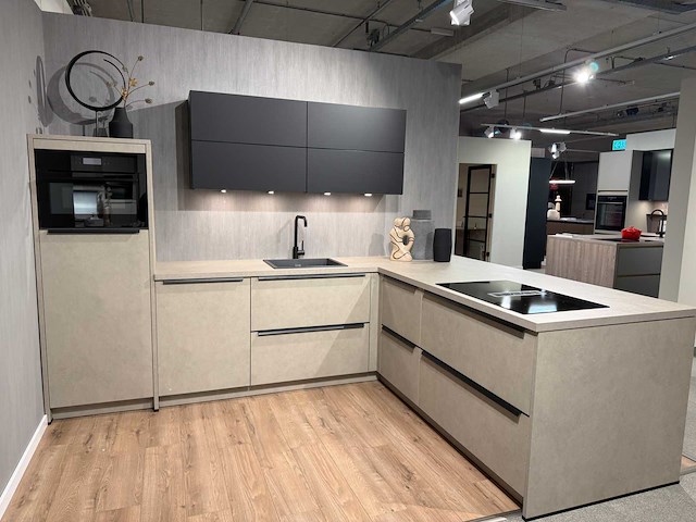 Schüller - showroomkeuken met apparatuur - afbeelding 1 van  23