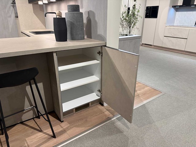 Schüller - showroomkeuken met apparatuur - afbeelding 3 van  23