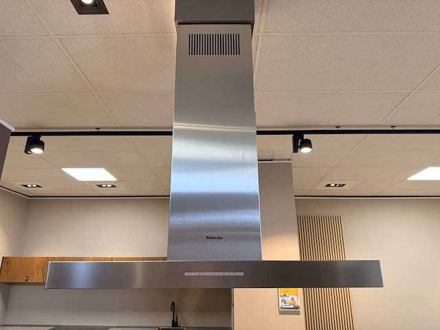 Schüller - showroomkeuken met miele apparatuur - afbeelding 4 van  37