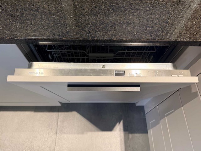 Schüller - showroomkeuken met miele apparatuur - afbeelding 7 van  37