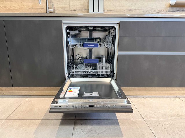 Schüller - showroomkeuken met novy/siemens apparatuur - afbeelding 13 van  30