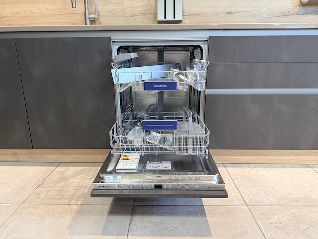 Schüller - showroomkeuken met novy/siemens apparatuur - afbeelding 14 van  30