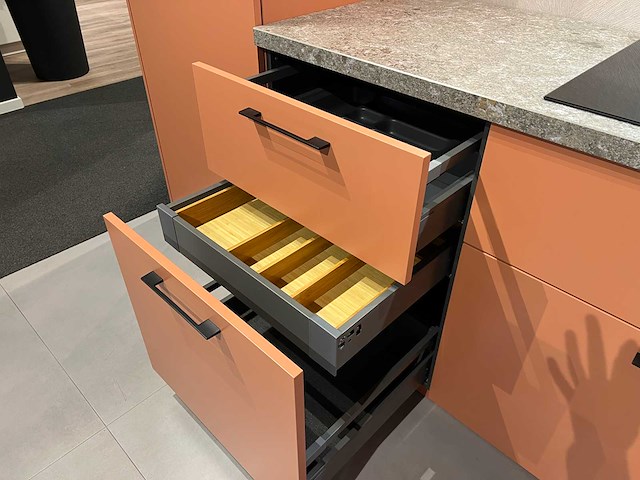 Schüller - showroomkeuken met pelgrim apparatuur - afbeelding 5 van  27