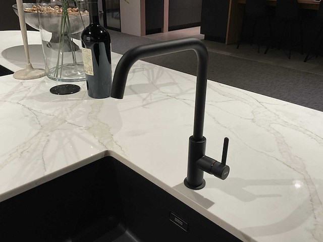 Schüller gala eiland showroomkeuken met kastenwand en coffeecorner - afbeelding 5 van  42