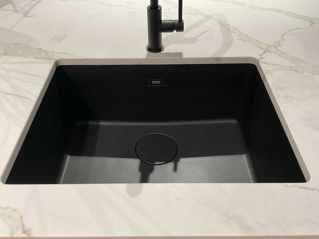 Schüller gala eiland showroomkeuken met kastenwand en coffeecorner - afbeelding 6 van  42