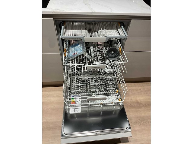 Schüller gala eiland showroomkeuken met kastenwand en coffeecorner - afbeelding 9 van  42