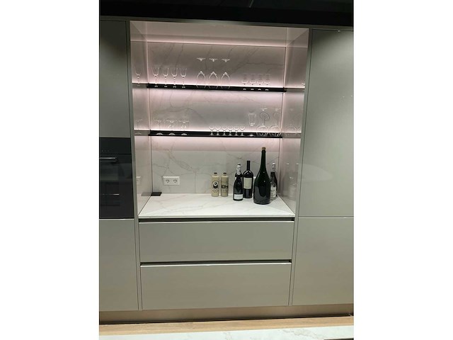 Schüller gala eiland showroomkeuken met kastenwand en coffeecorner - afbeelding 14 van  42