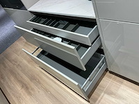 Schüller gala eiland showroomkeuken met kastenwand en coffeecorner - afbeelding 16 van  42
