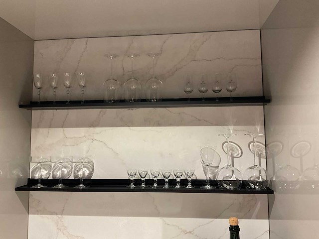 Schüller gala eiland showroomkeuken met kastenwand en coffeecorner - afbeelding 19 van  42