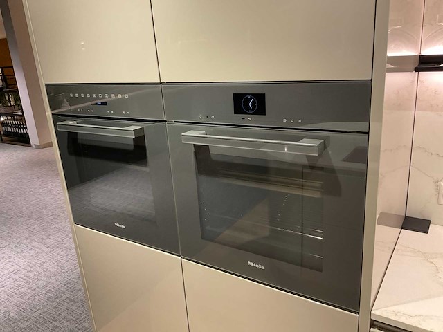 Schüller gala eiland showroomkeuken met kastenwand en coffeecorner - afbeelding 25 van  42