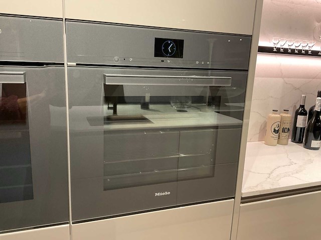 Schüller gala eiland showroomkeuken met kastenwand en coffeecorner - afbeelding 26 van  42