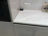 Schüller gala eiland showroomkeuken met kastenwand en coffeecorner - afbeelding 35 van  42