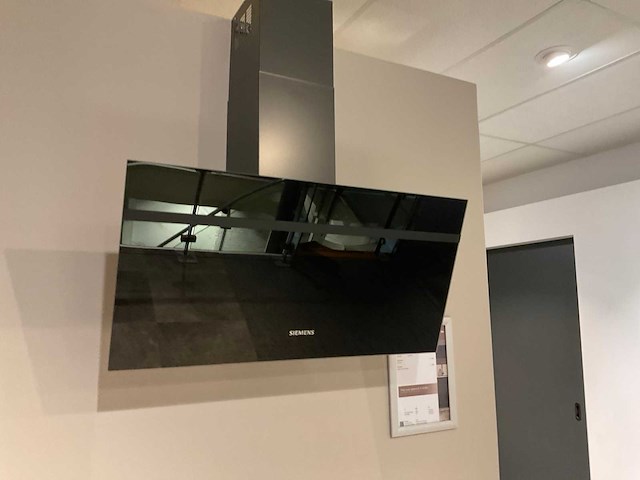 Schüller mahal rechtopgestelde showroomkeuken met kastenwand - afbeelding 6 van  27