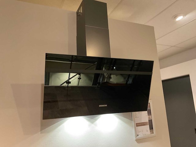 Schüller mahal rechtopgestelde showroomkeuken met kastenwand - afbeelding 7 van  27