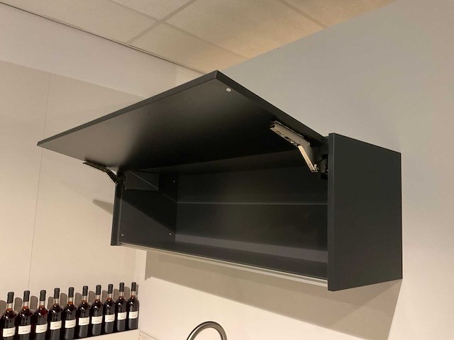 Schüller mahal rechtopgestelde showroomkeuken met kastenwand - afbeelding 9 van  27