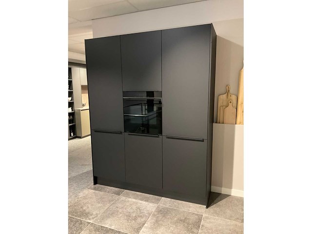 Schüller mahal rechtopgestelde showroomkeuken met kastenwand - afbeelding 10 van  27