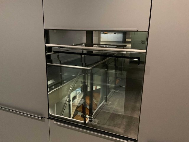 Schüller mahal rechtopgestelde showroomkeuken met kastenwand - afbeelding 14 van  27