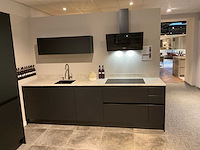 Schüller mahal rechtopgestelde showroomkeuken met kastenwand - afbeelding 12 van  27