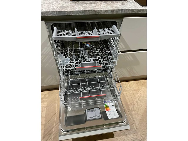 Schüller matera eiland schowroomkeuken met kastenwand - afbeelding 4 van  23