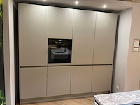 Schüller matera eiland schowroomkeuken met kastenwand - afbeelding 5 van  23