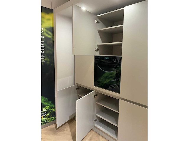Schüller matera eiland schowroomkeuken met kastenwand - afbeelding 7 van  23
