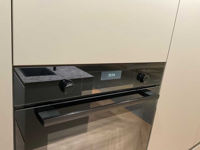 Schüller matera eiland schowroomkeuken met kastenwand - afbeelding 9 van  23