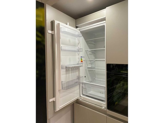 Schüller matera eiland schowroomkeuken met kastenwand - afbeelding 11 van  23