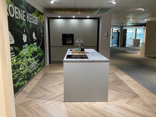 Schüller matera eiland schowroomkeuken met kastenwand - afbeelding 12 van  23