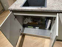 Schüller matera eiland schowroomkeuken met kastenwand - afbeelding 20 van  23