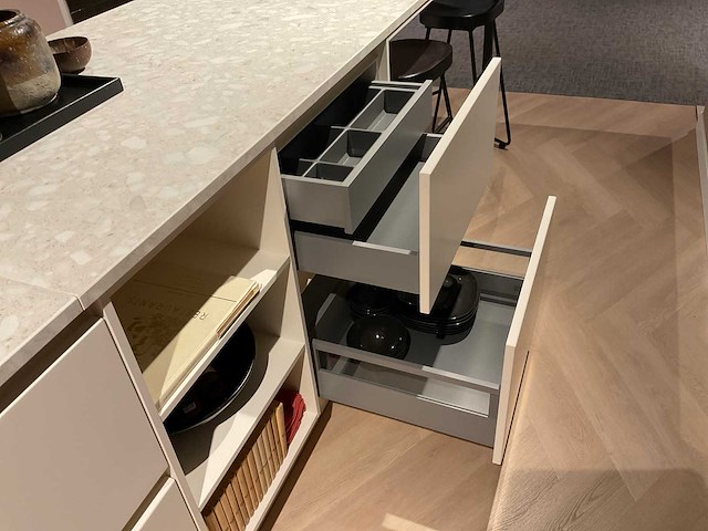 Schüller siena eiland showroomkeuken met kastenwand - afbeelding 5 van  41