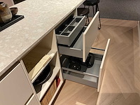Schüller siena eiland showroomkeuken met kastenwand - afbeelding 5 van  41
