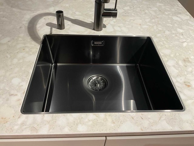 Schüller siena eiland showroomkeuken met kastenwand - afbeelding 9 van  41