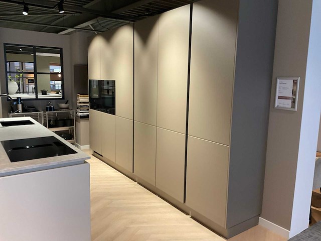 Schüller siena eiland showroomkeuken met kastenwand - afbeelding 16 van  41
